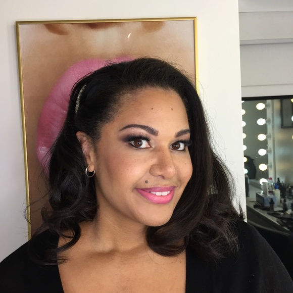 Meet your Posher, Tynisha!🌺 - Picture 4 of 7